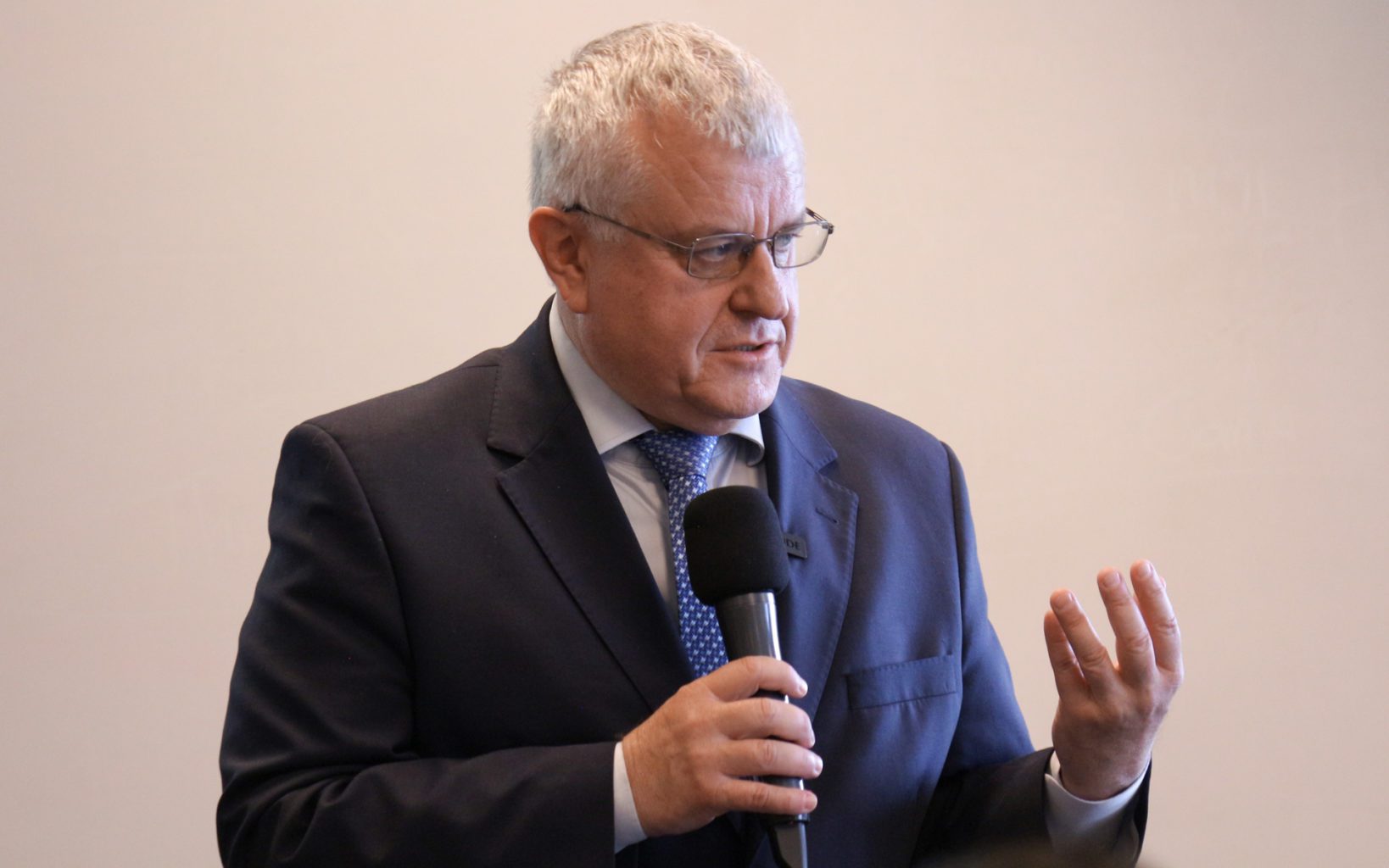 Pastor Paweł Chojecki teaching at Moody Church in Chicago, 2023.